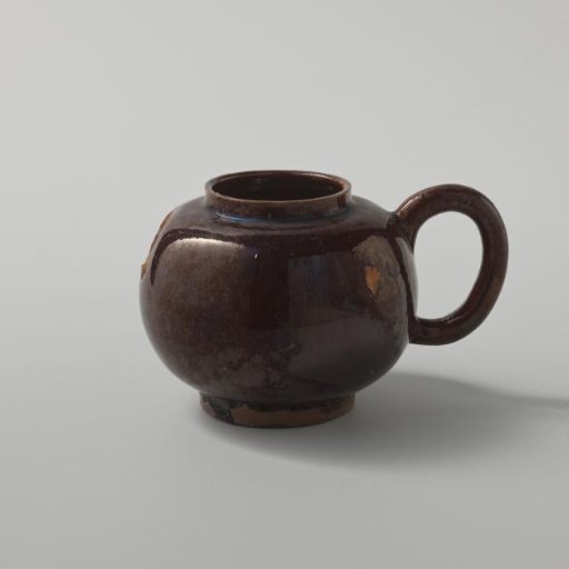 Teapot with a black glaze (De Caluwe bakafval)