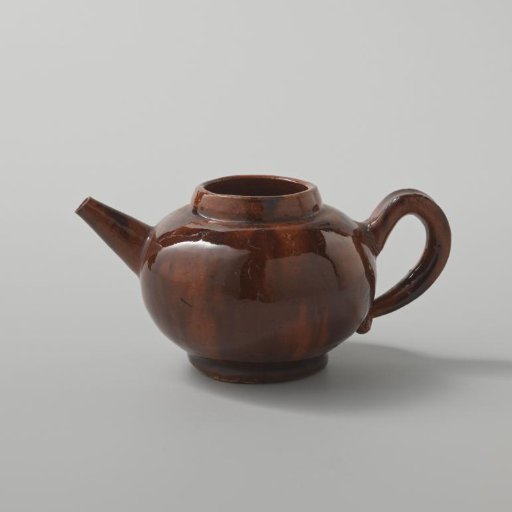 Teapot with brown spots under a transparent yellow glaze (De Caluwe bakafval)