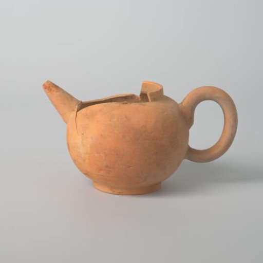 Teapot of unglazed earthenware (De Caluwe kiln waste)