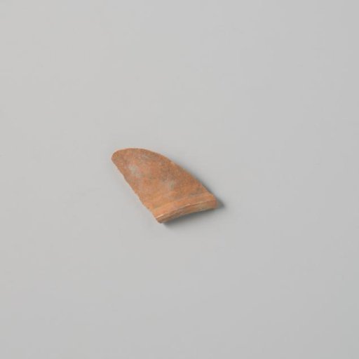 A fragment of unglazed earthenware (De Caluwe kiln waste)
