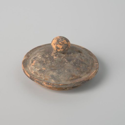 Lid of a teapot (De Caluwe bakafval)