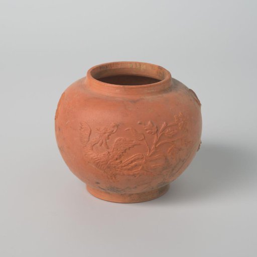 Teapot with two phoenixes in relief (De Caluwe bakafval)