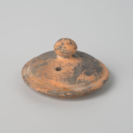 Lid of a teapot (De Caluwe kiln waste)
