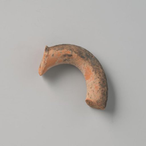 Fragment of a teapot handle (De Caluwe kiln waste)