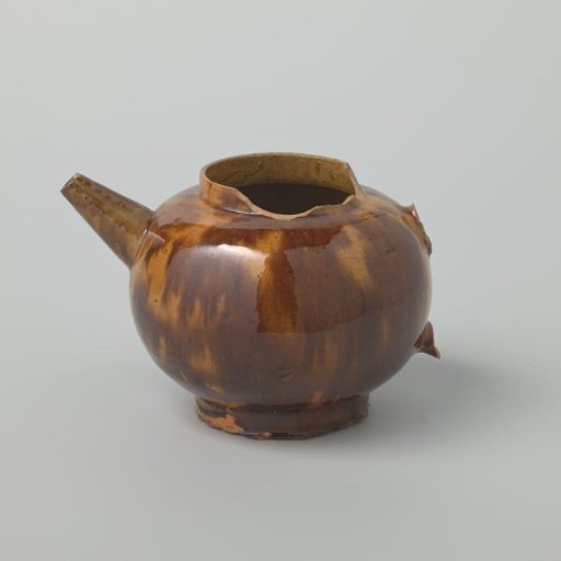Glazed teapot with brown spots (De Caluwe kiln waste)