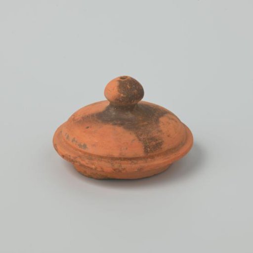 Lid of a teapot (De Caluwe kiln waste)