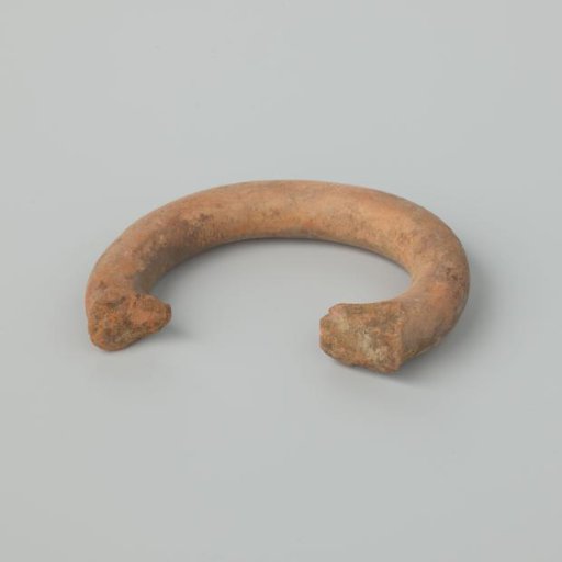 Handle of a teapot (De Caluwe kiln waste)