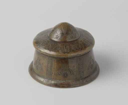 Round tobacco pot of tombak with lid