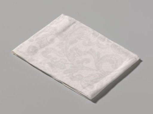Napkin of linen damask with acanthus volutes and coats of arms of Van Bronckhorst and Van der Capellen