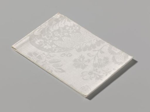 Tablecloth of white linen damask with lace pattern and name and coat of arms weaving of Hendrik van Isselmuden and year 1731