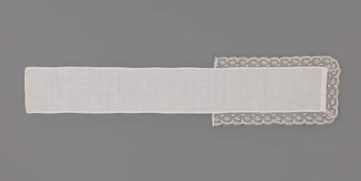 Bow tie, rectangular, of linen batiste with a smooth applied scalloped and picoted strip of Valenciennes lace