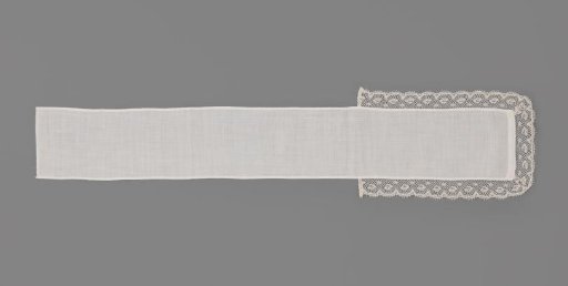 Bow tie, rectangular, of linen batiste with a smooth applied scalloped and picoted strip of Valenciennes lace