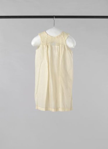 Apron of white linen