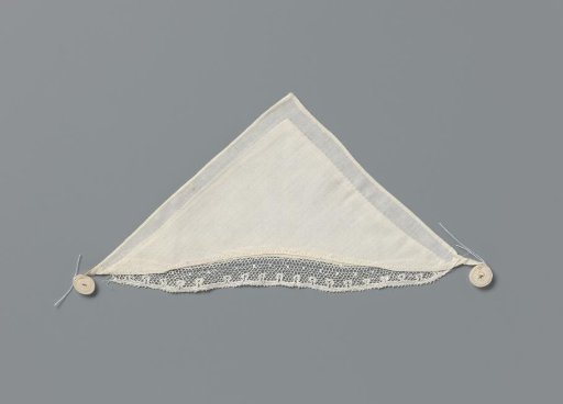 Tablecloth with a strip of Lille lace, with straight picot edge and some mosses