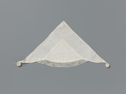 Linen tablecloth with a strip of Binche lace, with wavy leaf vine against an oeil-de-perdrix ground