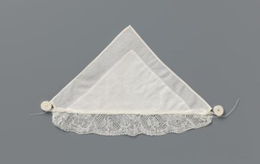 Tablecloth of linen with a strip of bobbin lace with fields of three-leaf between leaf scrolls