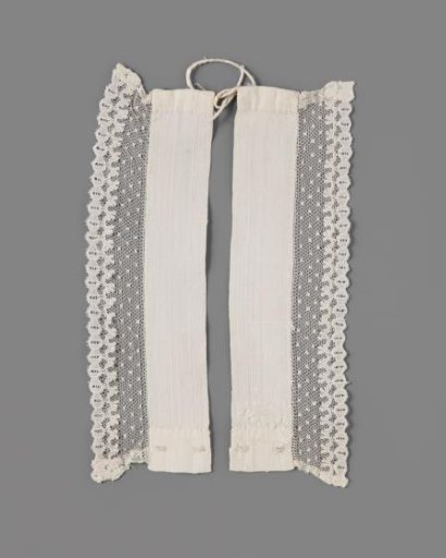 Cuff of linen trimmed with a strip of Brussels lace