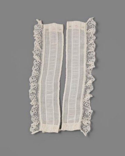 Cuff of Fabric Trimmed with a Ruffled Strip of Leiden Lace
