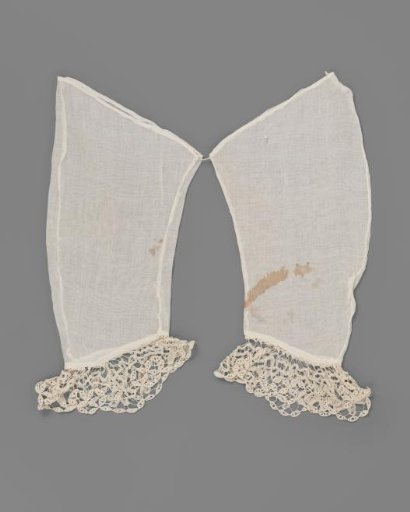 Under-sleeve of batiste with flaring cuff of coarse Luxeuil lace