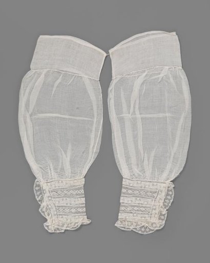 Front sleeve of glass batiste with embroidery and lace