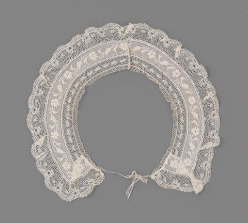 Collar of Lille lace with an insert of linen batiste with white work