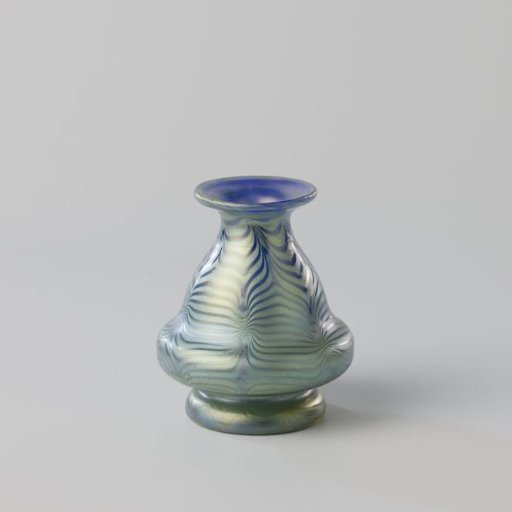 Vase with green and silver-coloured threads and a silver-coloured iridescence on a blue ground