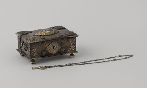 Betel box of tortoiseshell with gold and silver mounts