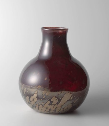 Vase with ox-blood red Überfang