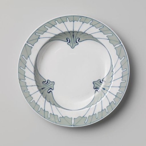 Soup plate, painted with the Flügelmuster decoration