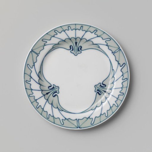 Plate painted with the Flügelmuster decoration