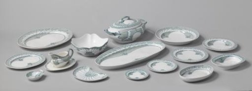 34 pieces of a service with the Flügelmuster decoration