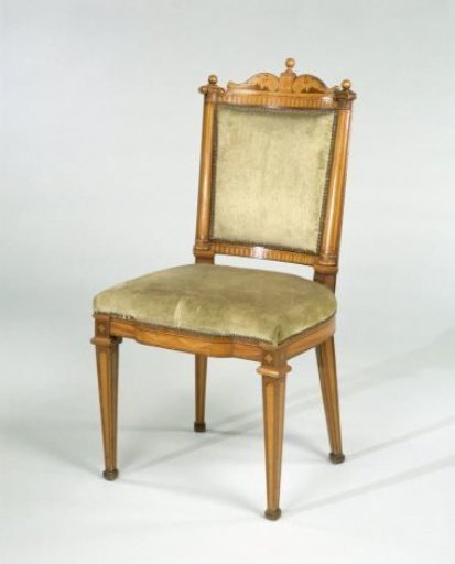 Elmwood chair, except for the back entirely decorated with marquetry work