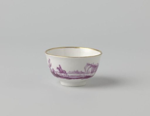 Teacup with figures in a landscape in beet-red with gold borders