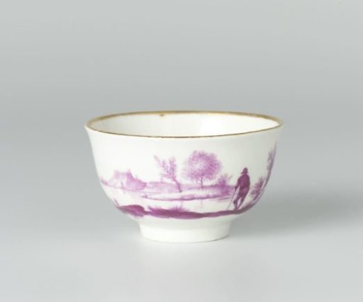 Teacup with figures in a landscape in beet-red with gold edges