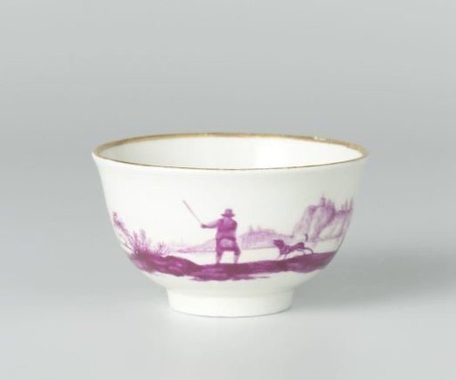 Teacup with figures in a landscape in beet-red with gold edges