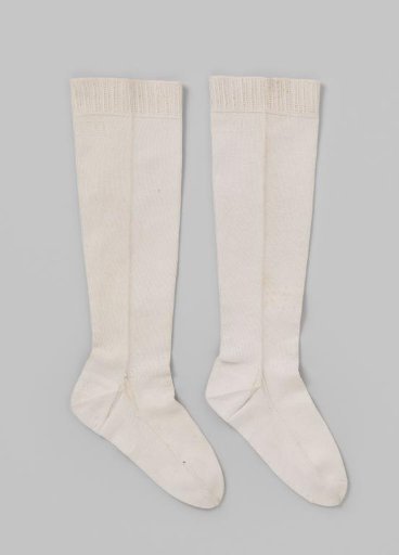 Stocking of plain-knitted white cotton with ribbed border