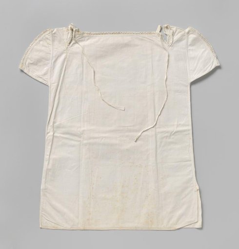 Children's nightgown of white cotton, trimmed along the short sleeve and neck with an openwork border; marked in pink cross-stitch: DCM9.
