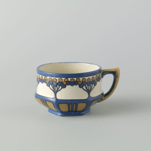Cup, belonging to a tea service of chromolith stoneware, decorated in blue and yellow-brown