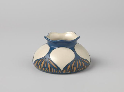 Vase of chromolith stoneware with a root-and-leaf motif