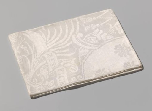 Napkin of linen damask with the coat of arms of P.E. van der Noot