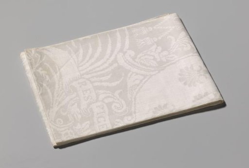 Napkin of linen damask with the coat of arms of P.E. van der Noot