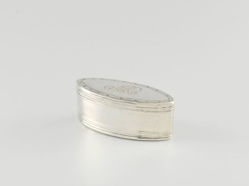 Snuff box