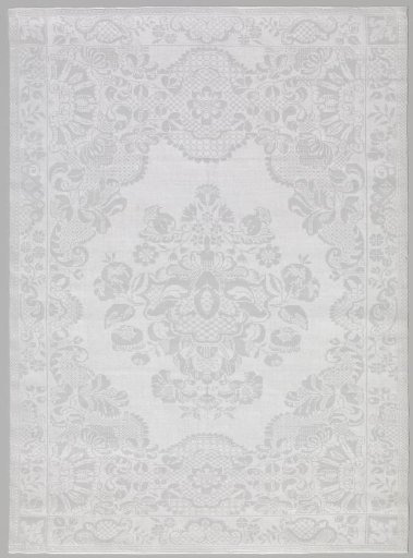 Tablecloth with lace pattern and flowers