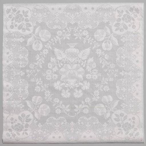 Lace pattern with flower vase. Mark: N6 p poon.