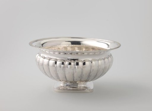 Washing bowl, round, lobed
