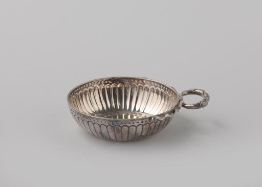 Silver tasting spoon with a convex vaulted wall. Decorated with knobs.