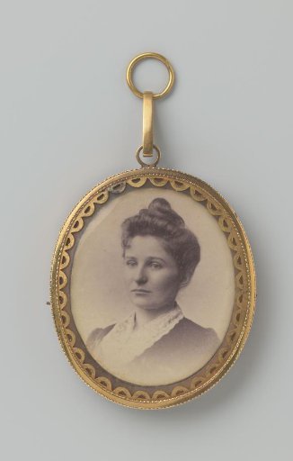 Portrait medallion of gilded copper