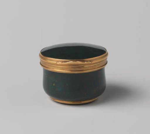 Box with hinged lid