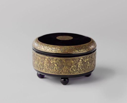 Box with lid, with a frieze of Amazons