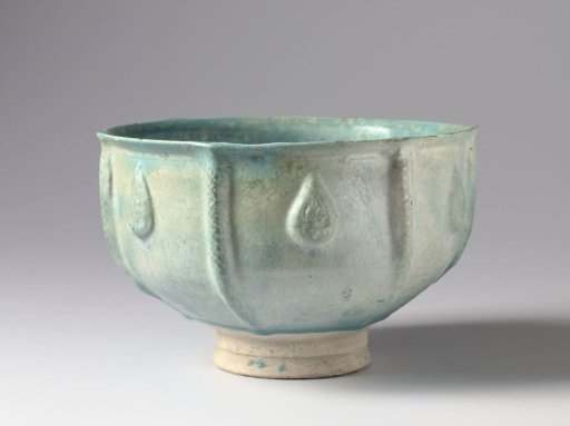 Turquoise bowl with ribs and teardrop-shapes in relief